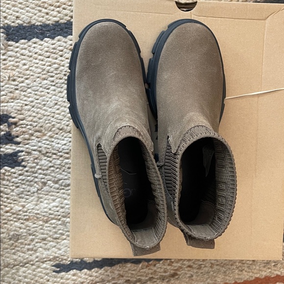 UGG Brooklyn Chunky Heel Boots - Picture 5 of 7